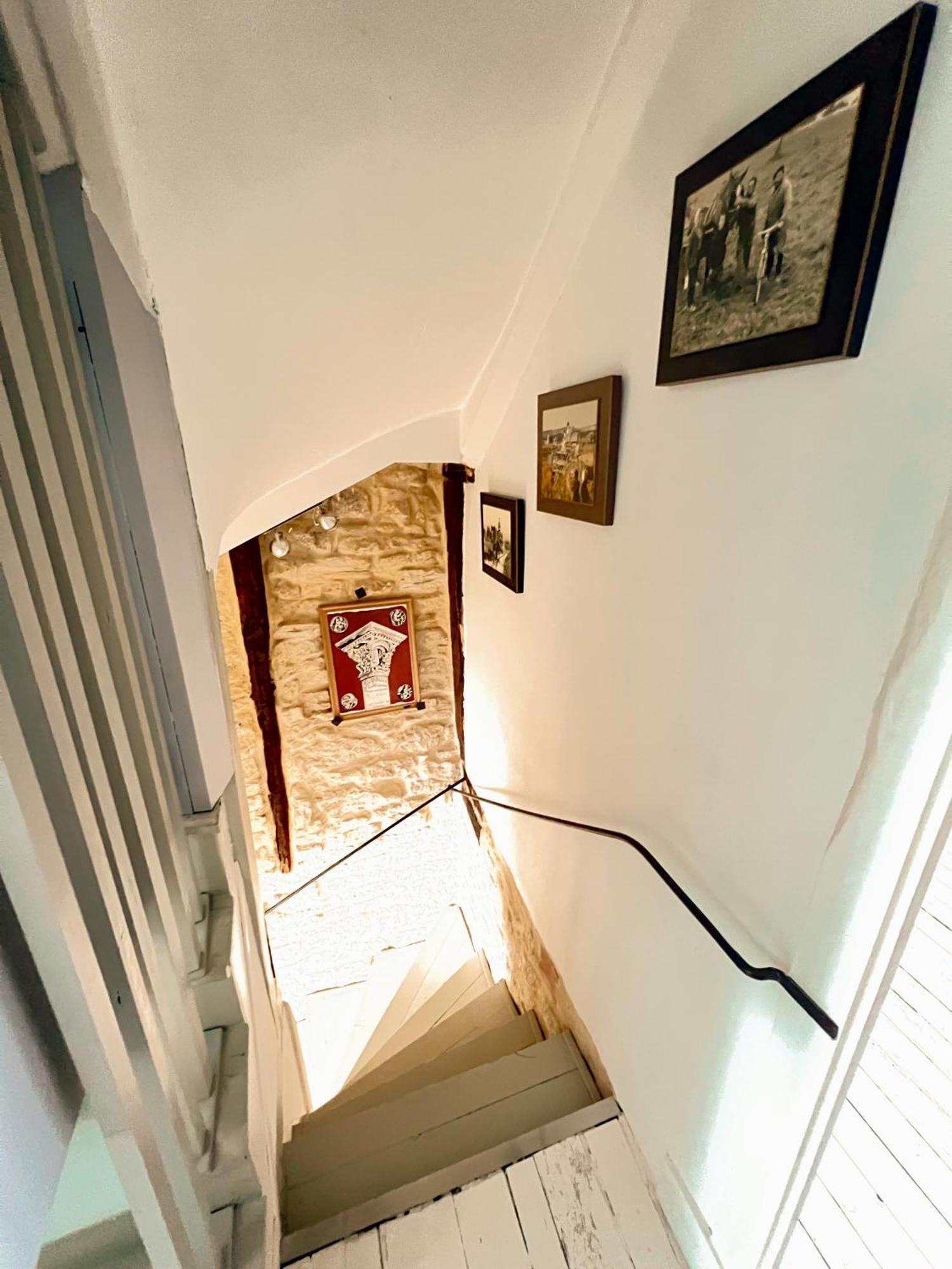 Wine House - Maison De Ville Chablis Centre Buitenkant foto